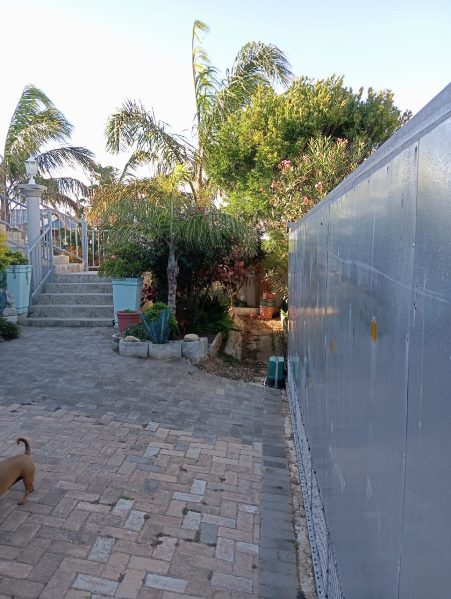 4 Bedroom Property for Sale in Wavecrest Eastern Cape